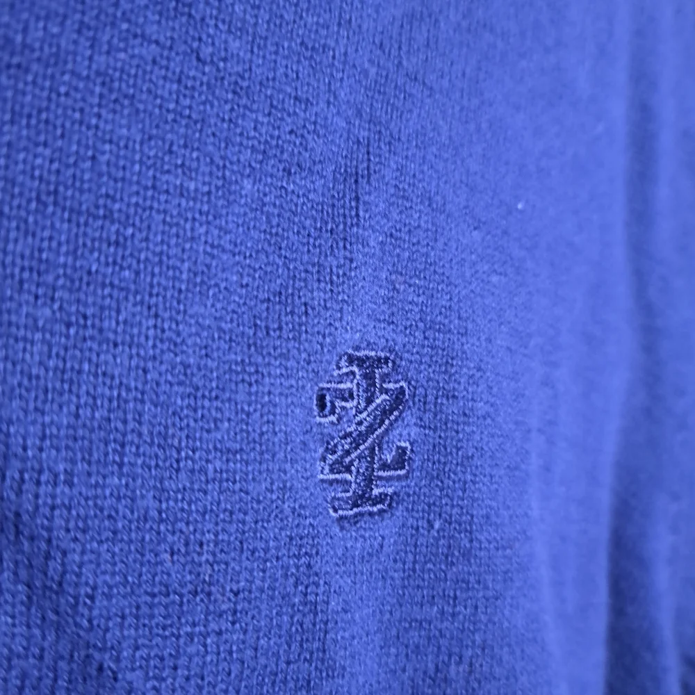 Izod Mens Medium Blue Pullover V‎ Neck Sweater Classic